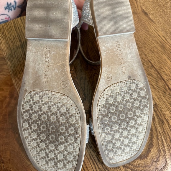 Kelly & Katie Rhinestone Sandals, size 8 - Picture 5 of 5